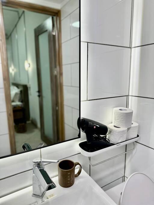 Apartament Le Bijou Chic In The Heart Of Saigon Charm With View Ho Chi Minh Zewnętrze zdjęcie